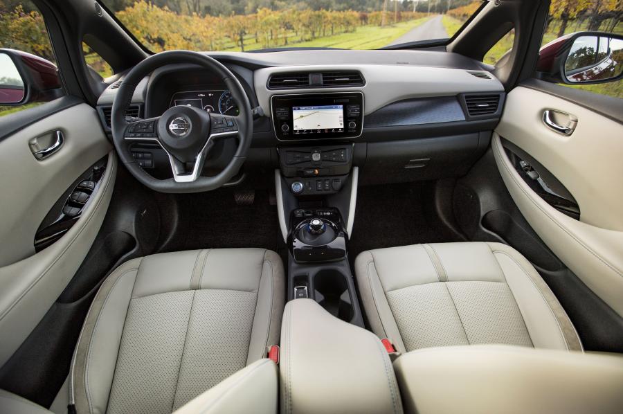 Торпедо Nissan Leaf 2018 года  (NA) (фото 64 из 104)